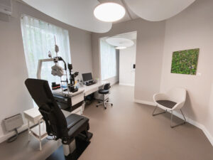 Ergebnis der Modernisierung und Raumvergrößerung einer Augenarztpraxis